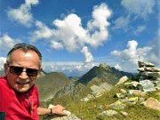 05 In vetta al Monte Valegino (2415 m) ,con vista verso Cima Cadelle (2483 m)
